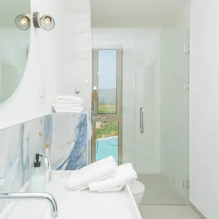 Red & Blue Heated Pool, Sauna, Tennis Villa