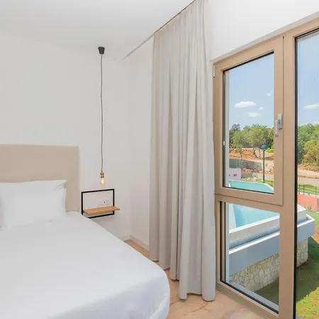 Red & Blue Heated Pool, Sauna, Tennis Villa *