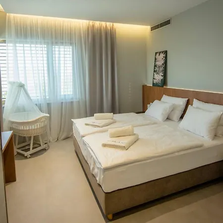 Villa Red & Blue Heated Pool, Sauna, Tennis Zmijavci