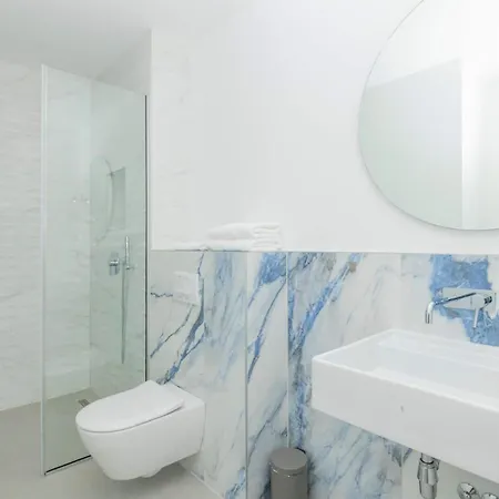 Red & Blue Heated Pool, Sauna, Tennis Villa *