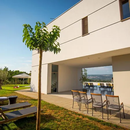 Red & Blue Heated Pool, Sauna, Tennis Villa *