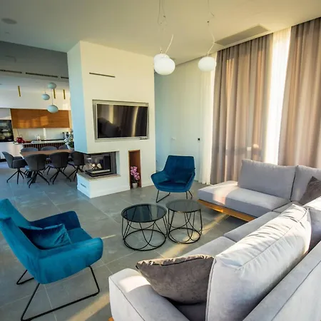 Villa Red & Blue Heated Pool, Sauna, Tennis